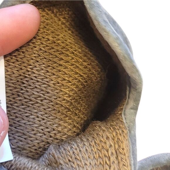 Isotoner Women's Grey Suede Winter Gloves Size M NWT - Picture 4 of 7